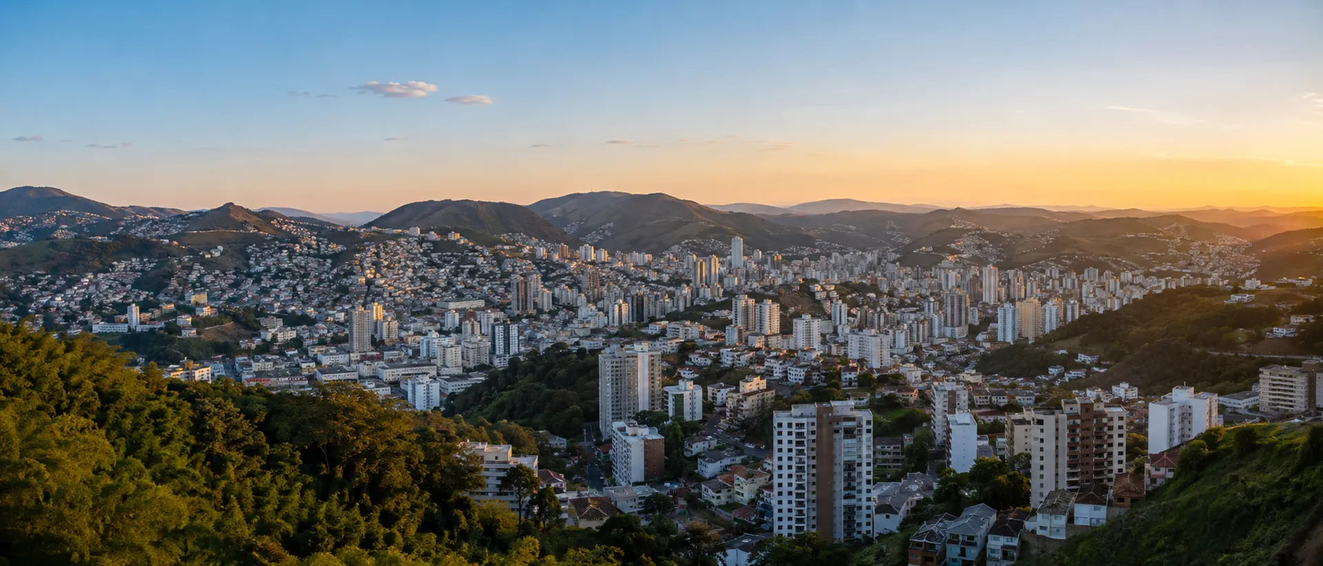 Vista urbana de Juiz de Fora representando diferentes perfis de imóveis atendidos